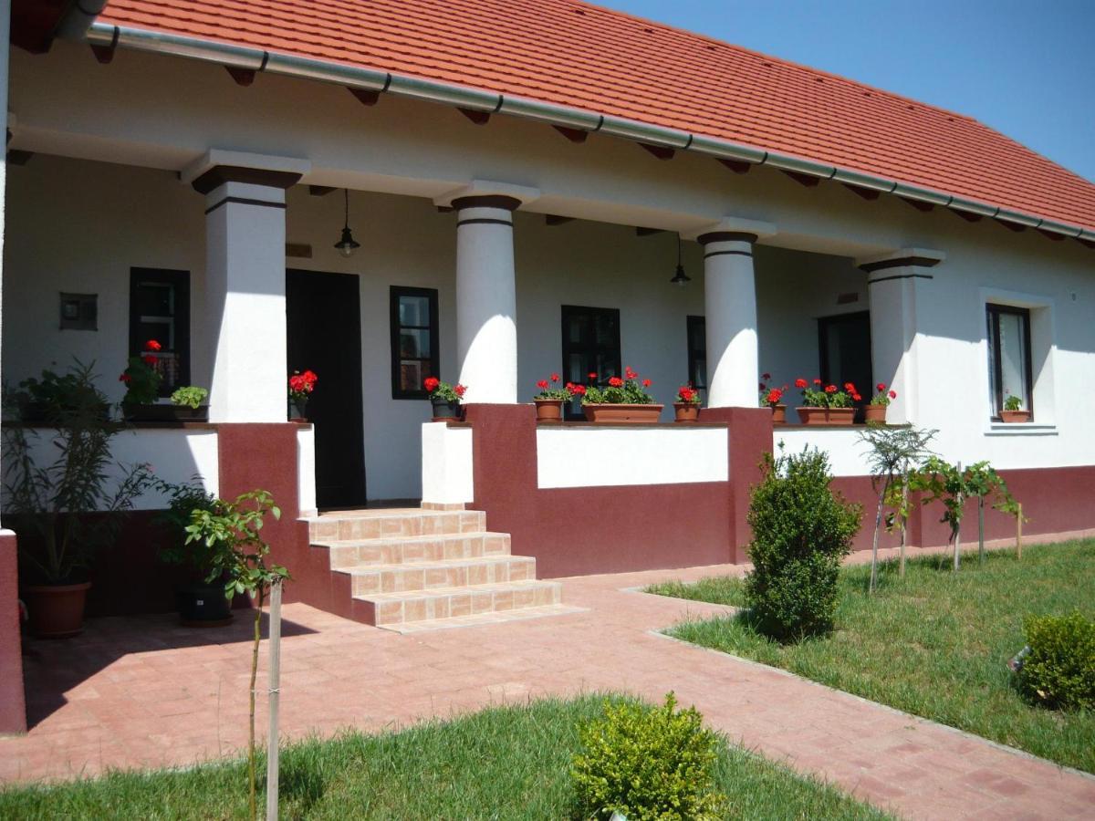 Almosdi Topart Vendeghaz Zewnętrze zdjęcie