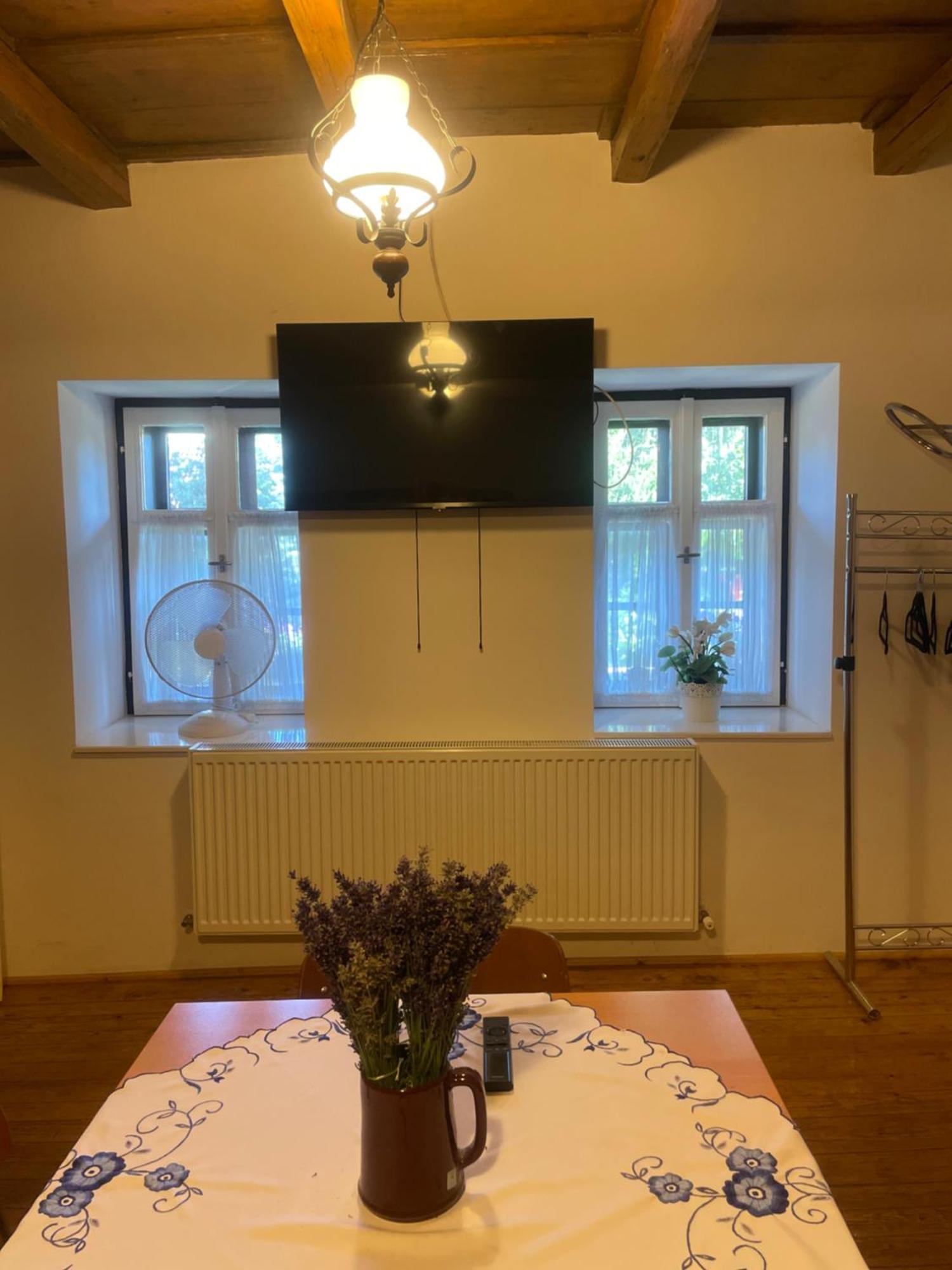 Almosdi Topart Vendeghaz Zewnętrze zdjęcie
