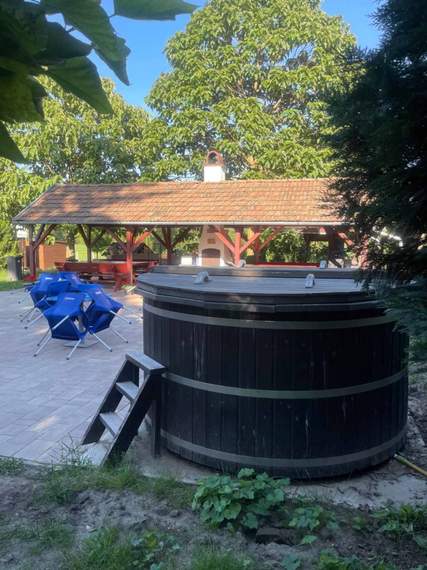 Almosdi Topart Vendeghaz Zewnętrze zdjęcie